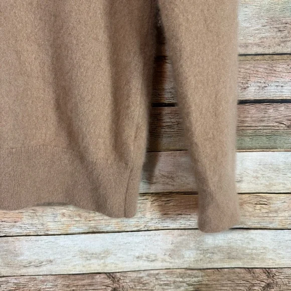 Quince Women's Camel Tan 100% Cashmere V Neck Pullover Sweater Size Small - Picture 2 of 10